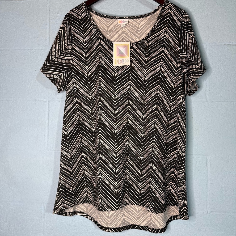 NWT LuLaRoe ZigZag Black White Classic T-Shirt